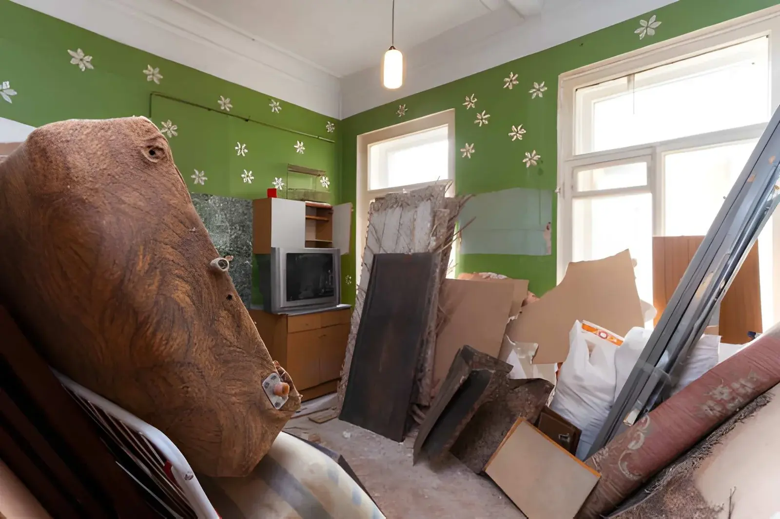 Waste Removal Strategies For Updating Aging Rental Property Interiors